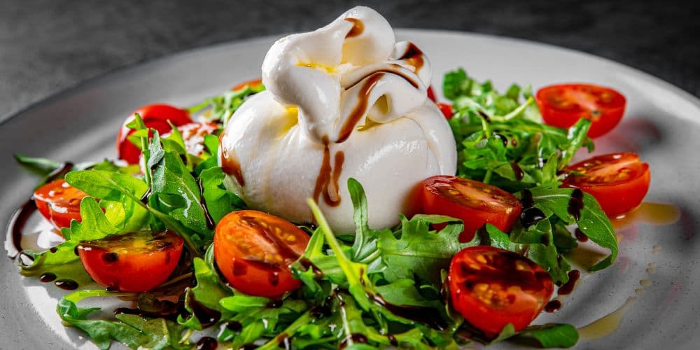cosa mangiare in italia se sei vegetariano: la burrata cosa mangiare in italia se sei vegetariano: la burrata